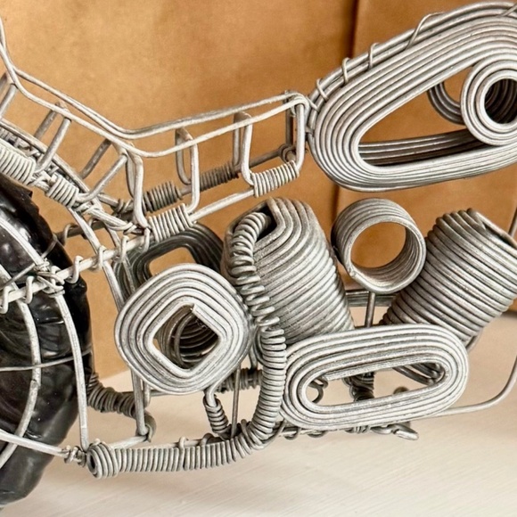 Handmade Wire Harley Davidson Motorcycle - Picture 8 of 11
